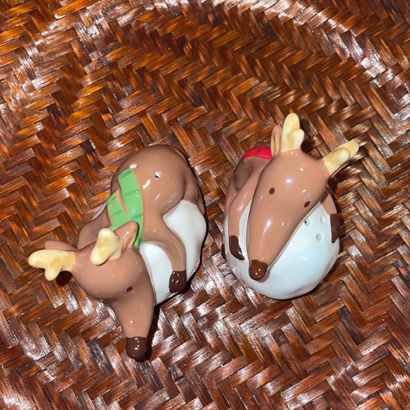 Reindeer salt and pepper shakers - Picture 6 of 10